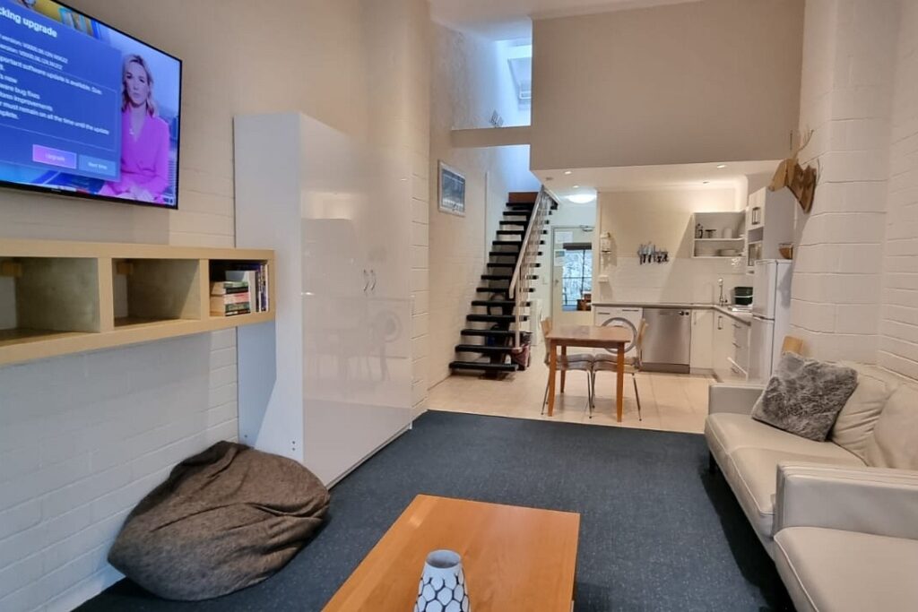 Cedarwood Apartments Apartment 18