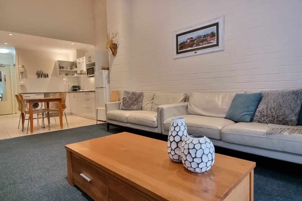 Cedarwood Apartments Apartment 18