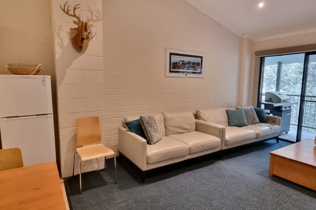 Cedarwood Apartments Apartment 18