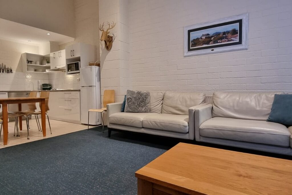 Cedarwood Apartments Apartment 18