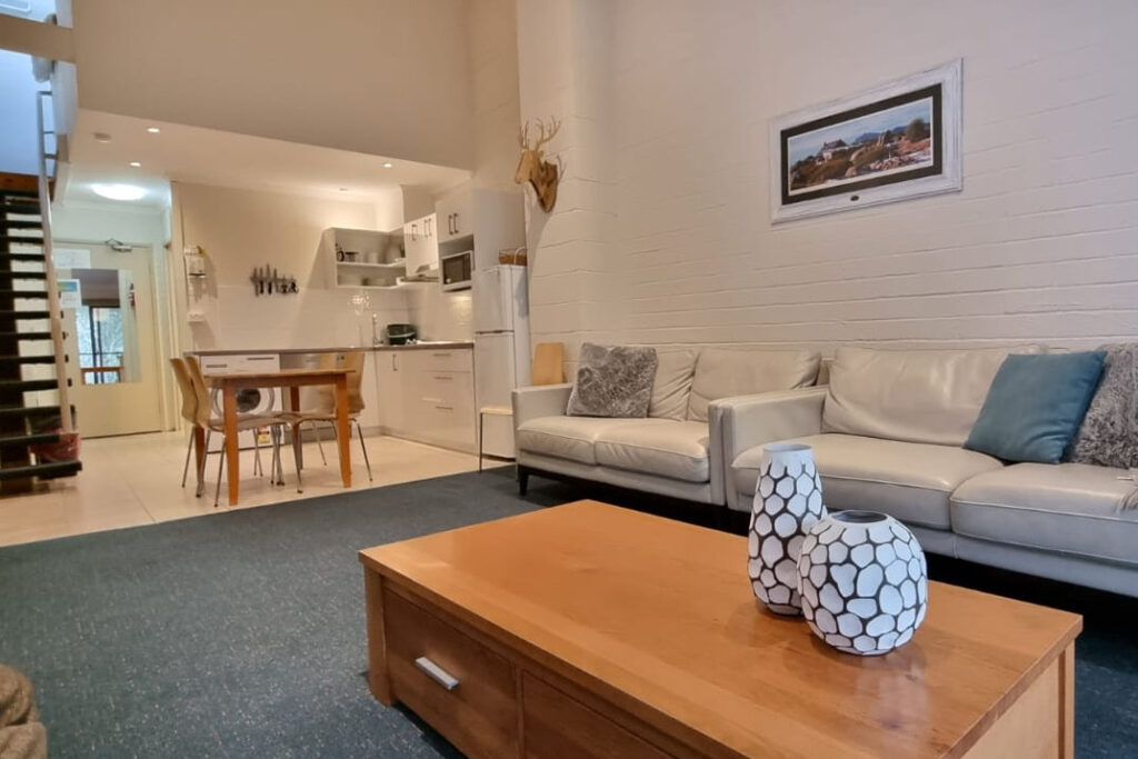 Cedarwood Apartments Apartment 18