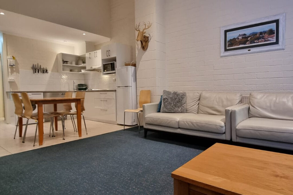 Cedarwood Apartments Apartment 18